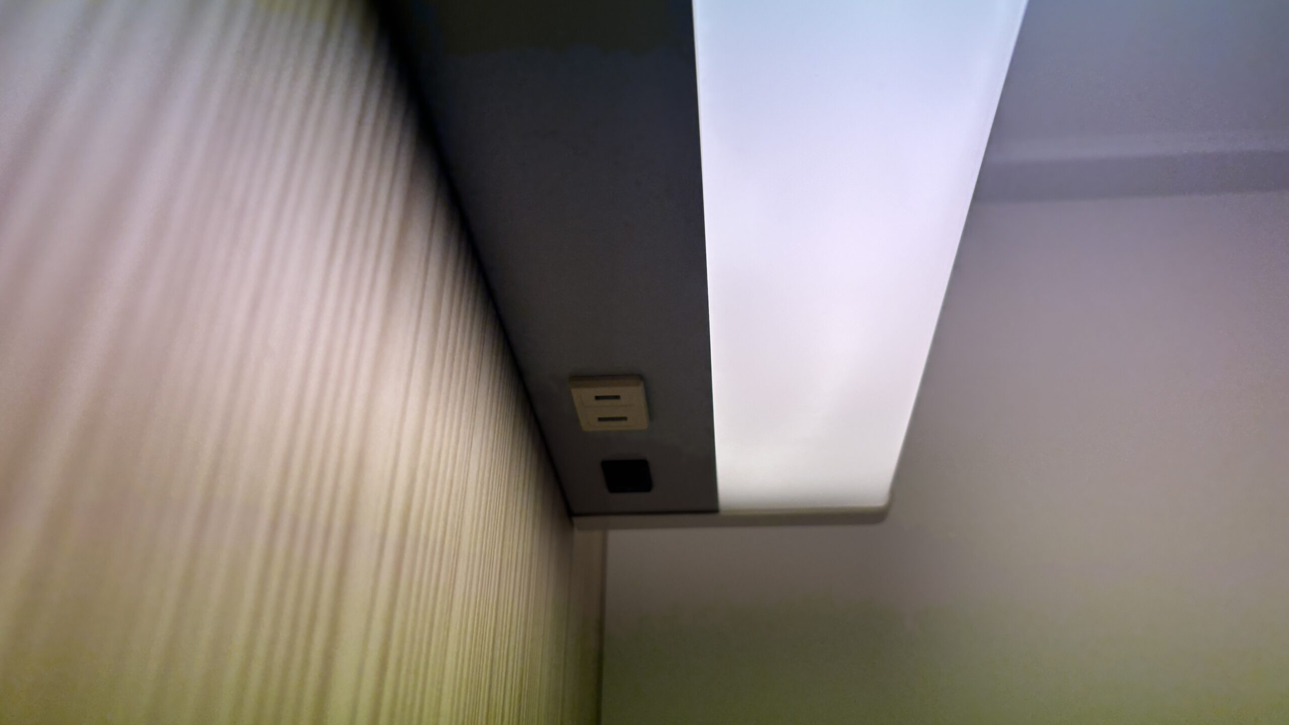 橘丸、特1等の客室内、コンセント